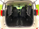 普段のお買い物や通勤、送迎等に十分な荷室スペースを確保しております。セカンドシートを倒すと、大きな荷物の積載も可能です♪