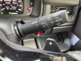 【減速セレクター(e:HEV)】アクセルペダルを離したときの減速の強さを調整することができます!下り坂で速度が上がるとき、高速道路で前走車がいるときなどの速度調整を手元に行うことができ安心ですね!