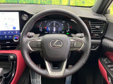 【純正革巻きステアリング】上質な革を使用することで、手にしっかり馴染みとても運転しやすいハンドルです♪
