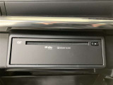 オプションのDVDプレイヤーはグローブボックス上部に配置です。