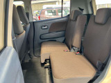 後部座席は画像のようにスライドします! ゆったりと乗りたい時、荷物を積みたいときなど使い分けて下さい!