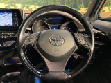 【純正革巻きステアリング】上質な革を使用することで、手にしっかり馴染みとても運転しやすいハンドルです♪