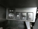 トラクションコントロール装備です。すべりやすい路面での発進時や加速時にタイヤの空転を抑え、駆動力確保に貢献する機能です。詳細は販売店スタッフまでおたずねください。