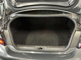 トランク収納スペースをご確認ください。荷物の積み下ろしがしやすい広さを確保しており、日常使いからレジャーまで幅広く活用できます。
