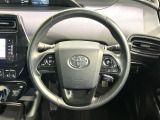 【純正革巻きステアリング】上質な革を使用することで、手にしっかり馴染みとても運転しやすいハンドルです♪