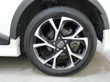 タイヤサイズは225/50R18です。