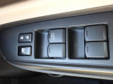 窓の開閉は電動(パワーウィンド)になりますので、便利ですよね。
