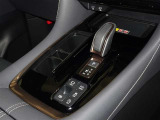 電動パーキングブレーキ・ブレーキホールドを装備してます。ホールド機能は信号待ちが多い一般道で疲労軽減になり、大好評です!