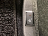 【シートヒーター】寒い日に重宝するシートヒーター!エアコンより早く温まってくれるので寒がりの人も安心ですね♪エアコンの温風は乾燥するから苦手、という方にもをおすすめです。