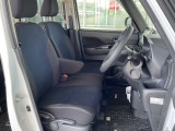 運転のしやすさや、乗り降りにも配慮した運転席