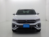ドイツ車はフロントマスクに特徴がございます。一目でT-ROCと分かるデザインです。在庫状況もお気軽にお問い合わせください。