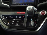車内を快適に、オートエアコンを装備しています。