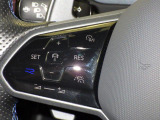 Travel Assist。設定した速度を上限に自動で加減速し、一定の車間距離,およ走行レーンを保つことでロングドライブの疲労を軽減します。