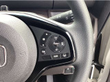 スイッチ操作で一定速度に走行を制御。加速、減速の少ない高速道路などでの運転をより快適にするクルーズコントロールを装備。
