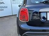 リング型のデイライトとウィンカーランプがなんともMINIならではで目立ちます!夜も安心な明るいLEDヘッドライトです!