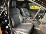 運転席シート廻りは使用感も少なく、良好な状態となっています。前オーナー様が丁寧に使っていたことがよくわかりますね。