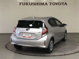 【まるごとクリーニング】シートを取り外し、車内を徹底洗浄。隅々まで丁寧に仕上げています。