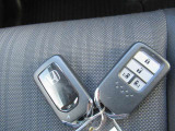 スマートキー2個装備車です☆ポケットに鍵を入れたままでも開閉ができます☆☆ホンダオートディーラーホンダ専門店♪TEL06-6744-2222☆