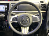 インテリアに合わせたデザインのステアリングは、運転される方のことも考え、運転しやすい形状、大きさです。是非一度、実際に触ってお確かめください。