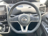 【純正革巻きステアリング】上質な革を使用することで、手にしっかり馴染みとても運転しやすいハンドルです♪