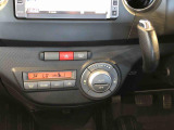 温度を設定すれば、自動で車内の温度管理をしてくれる優れものです♪ATミッションで運転楽々
