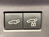 【パワーバックドア】スマートキーや運転席のボタンを押すだけでリアゲートが自動で開閉します!荷物を持っている時や、高い位置にあるバックドアを閉める際に便利な機能です♪