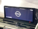【メーカー12型ナビ】インテリアに溶け込むスタイリッシュな「専用設計」メーカーナビを装備♪視認性や操作性など基本性能にも優れ、より上質なカーライフをお楽しみいただけます。