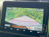 【バックカメラ】駐車時に後方がリアルタイム映像で確認できます。大型商業施設や立体駐車場での駐車時や、夜間のバック時に大活躍!運転スキルに関わらず、今や必須となった装備のひとつです!