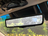 【デジタルインナーミラー】後席の大きな荷物や同乗者で後方が確認しづらい時でも安心!カメラが撮影した車両後方の映像をルームミラー内に表示。クリアな視界で状況の確認が可能です!