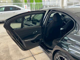 弊社は初度登録より6年目経過の車両に【BMWバリューサービス】をご案内しております。長くお乗りの車両にも適用可能ですので純正メンテナンスでランニングコストも抑えれます。