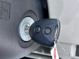 ダイハツのお店では、ダイハツ車を知り尽くしたプロフェッショナルが、専用の診断機器を使って各システムを点検しております。