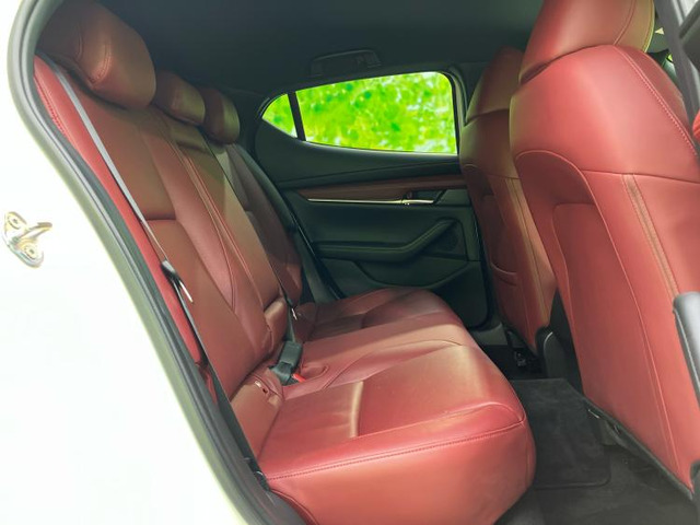 【1点もの】【早い者勝ち】マツダ3 バーガンディ内装 シフトノブ マツダ MAZDA3ファストバック 2.0 X バーガンディ セレクション の中古
