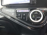 オートエアコン付車です。自動で温度と風量を設定する優れものです。