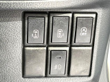 【両側パワースライドドア】スマートキーや運転席のスイッチで後席両側スライドドアの開閉が可能♪電動だから力を入れてドアを開ける必要が無く、小さなお子様でも簡単に開け閉めでき快適です♪