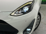 【LEDヘッドライト】悪天候や夜間走行時も良好な視界を確保し安心して運転できる高輝度LEDヘッドライトを装備!点灯速度が早く、消費電力も抑えられています。