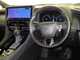 運転席まわりです。 各操作スイッチは使いやすい位置に配置されてます。