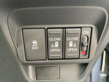 左右のスライドドアは運転席からも操作できます