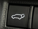 【パワーバックドア】スマートキーや運転席のボタンを押すだけでリアゲートが自動で開閉します!荷物を持っている時や、高い位置にあるバックドアを閉める際に便利な機能です♪