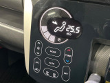 【オートエアコン】一度お好みの温度に設定すれば、車内の温度を検知し風量や温度を自動で調整。暑い&hellip;寒い&hellip;と何度もスイッチ操作をする必要はありません。快適な車内空間には必須の機能ですね♪