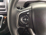 ステアリングリモコンは、運転中でも簡単に音量調整やチャンネル変更もできます!わき見運転防止にもつながるので安心です♪