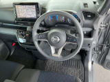 アダプティブタイプのオートクルーズです。車線中央付近を走行するようにステアリングを制御し、運転者のハンドル操作を支援します。