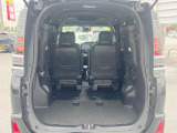 普段のお買い物や通勤、送迎等に十分な荷室スペースを確保しております。サードシートを倒すと、大きな荷物の積載も可能です♪