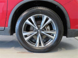 純正のアルミホイール装着車です。タイヤサイズは225/60R18です。