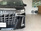 三眼LEDヘッドライト&シーケンシャルウィンカー(流れるウィンカー)&AHS(アダプティブ・ハイビーム・システム)・LEDフォグランプ付き!!