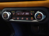 車内を快適に、オートエアコンを装備しています。