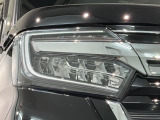 LEDヘッドライトは、点灯の瞬間から最大光量を発揮し、突然暗くなるトンネルなどでの安定感を高めます。