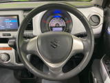 インテリアに合わせたデザインのステアリングは、運転される方のことも考え、運転しやすい形状、大きさです。是非一度、実際に触ってお確かめください。