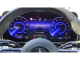 高いレベルの知性を備えたメルセデスの「インテリジェントドライブ」は、ドライバーの疲労を軽減し、安全かつ快適なドライブの一助となります。