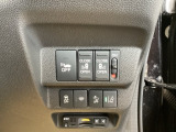 パワースライドドアの開閉はスマートキーのリモコンやドアノブは勿論、運転席側のスイッチ操作でも開閉ができ、安全・簡単です。