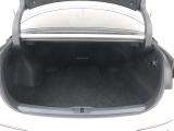 <バックドア>広い開口幅のおかげで大きな荷物も出し入れ楽々。旅行や買い物など、荷物が多くなってしまった時もしっかり活躍してくれます。